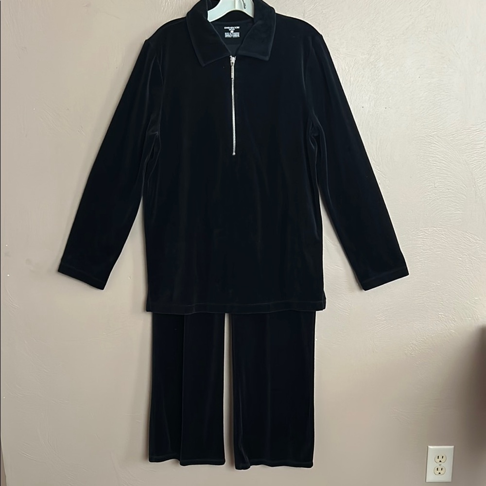 Jones New York Vintage Velour Women’s Tracksuit or Sweatsuit with Zip Collar. Lg